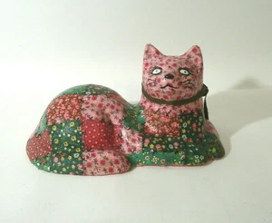 Vtg Large Heavy 12" Ceramic Cat Statue Doorstop Figurine Patchwork Quilt Pinks - Picture 1 of 11