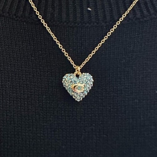 Collana Coach nuova con etichetta cuore turchese tono oro con chiusura regolabile stile esaurito.