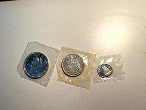 1965 PL CANADIAN DOLLAR, HALF DOLLAR AND DIME 80% SILVER - Picture 1 of 5