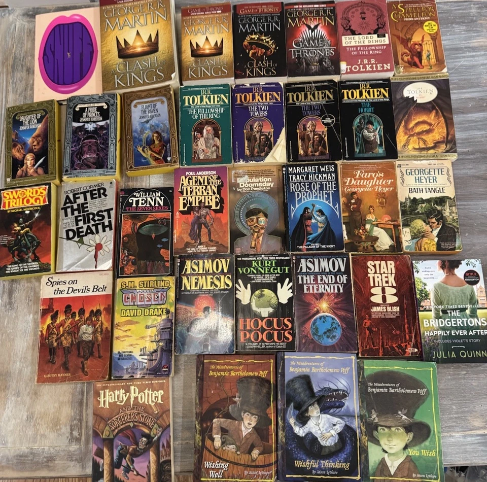 Lot Of 34 Paperback Books. JRR Tolkien, JK Rowling, George Martin, Isaac Asimov Foto 1 de 4