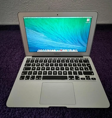 Apple MacBook Air 11 Zoll (Intel Core i5 1,6GHz, 4GB RAM) - Bild 1 von 4