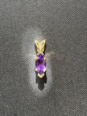 Colgante de amatista de oro amarillo de 14k. Juego de Amatista Marqués 8x4mm, 0,50 quilates.  Foto 1 de 4