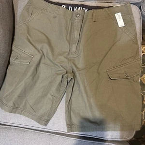 New Old Navy Green Khaki Cargo Shorts Men’s Size: 40 Waist - Picture 1 of 4
