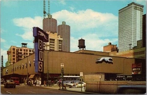 Postal de Chicago GREYHOUND BUS DEPOT / Randolph & Clark St. Curteich CROMO 1968 - Imagen 1 de 2