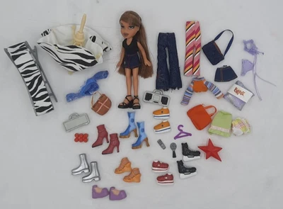 MGA Muñeca Lil Bratz Lote de Zapatos, Ropa, 1 Muñeca y Accesorios Foto 1 de 4