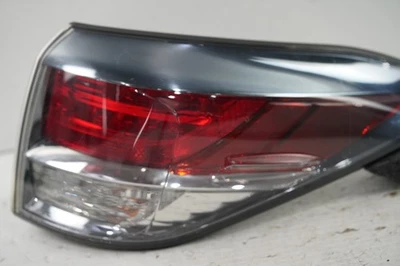 Luz trasera exterior del lado del pasajero derecho Lexus RX350 2013-2015 OEM W1 Foto 1 de 4