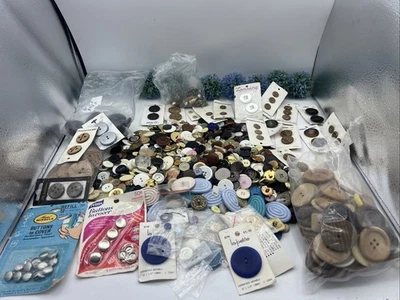 Lot Vintage Genuine Buttons LA MODE Mixed Wood Early Plastics Metal - Image 1 of 4