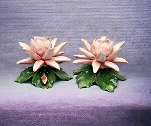 Vintage Set 2 Nuova Capodimonte rosa grüne Lilie Blume Kerzenstick Halter - Italien - Bild 1 von 6