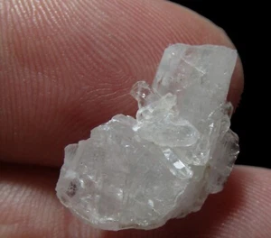 Crystalline quartz point in its matrix - Bild 1 von 2