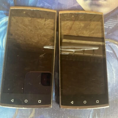 Two UMX PHONES UNTESTED - Image 1 of 4