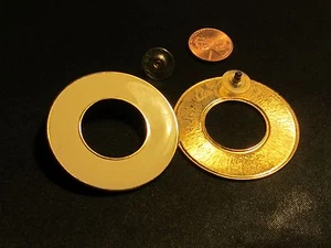 SCHÖNE SAUBERE GOLDFARBENE GROSSE MONET OHRRINGE BEIGE KREIS ca: 2" - Bild 1 von 2