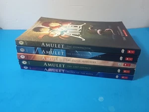 Lot Of 5 AMULET Graphic Novel Books #1-5, by KAZU KIBUISHI "Good" - Imagen 1 de 8