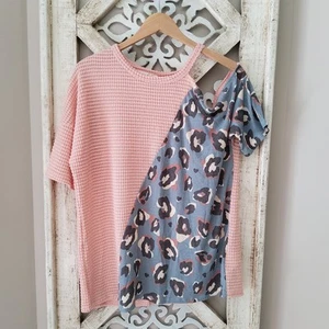 Lovely J Women's Waffle Knit Short Sleeve Dolman Leopard Cold Shoulder Top Peach - Picture 1 of 8