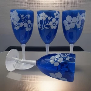 Juego de 4 copas de cóctel de vino acrílico con flores blancas azul cobalto con flores - Imagen 1 de 11