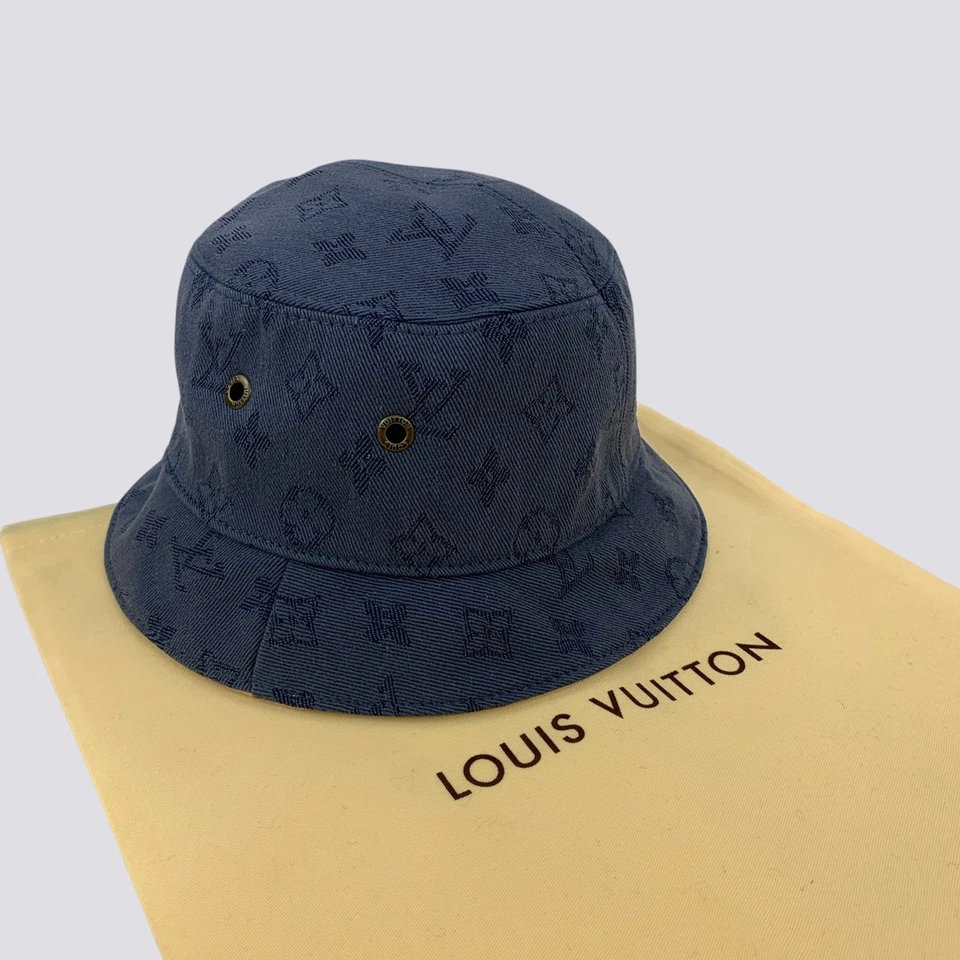 Chapéu Louis Vuitton LV monograma reversível azul marinho e bege tamanho P - Imagem 1 de 4