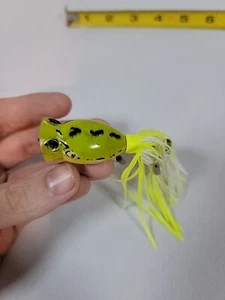 Vintage Fred Arbogast Hula Popper Bull Frog 1 1/2" Bug Eye Yellow White Skirt - Picture 1 of 8