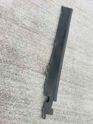 Infiniti M35 2006 guardabarros del lado derecho del pasajero sello de goma fabricante original Foto 1 de 4