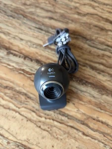 Logitech QuickCam E 3500 V-UC056 1.3 MP Webcam - Picture 1 of 4