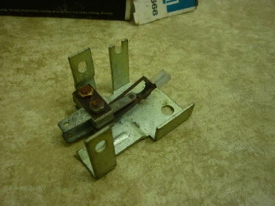 Interruptor de embrague compresor GM 7307666 69-70 Oldsmobile Delta 88 98 22C121 Foto 1 de 4