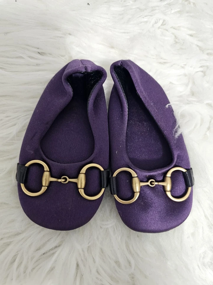 Gucci Ballet Pisos Bebé Niñas Talla 18 Púrpura Satén Sin Cordones Caballo Broca Hebilla Foto 1 de 4