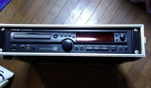 TASCAM CD-RW700 CD REWRITABLE RECORDER TEAC AC100V 50/60Hz 27W with Case - Picture 1 of 6