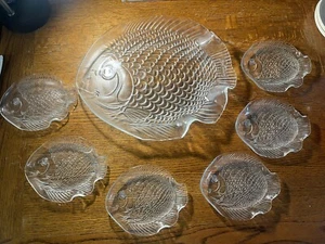 Ventro Fantasia Italy Clear Glass Fish Platter With 6 Matching Dessert Plates - Picture 1 of 11