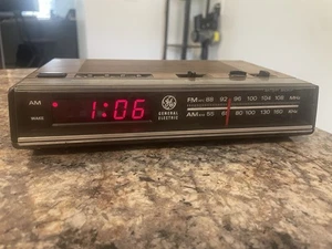 🎵 Vintage GE AM/FM Digital Alarm Clock Radio – Model 7-4624B - It Works - Picture 1 of 3