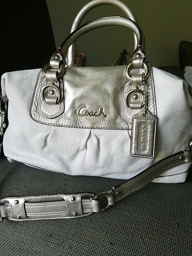 Borsa a tracolla Coach Ashley F15445 convertibile in pelle avorio prezzo al pubblico consigliato $ 358 VG
