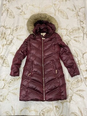 迈克高仕77T4462M82人造毛皮装饰连帽羽绒外套白兰地XS — 第 1/4 张图片