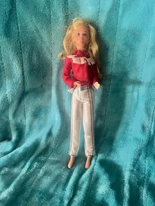 Muñeca Western Skipper 1981 vintage pelo rubio Mattel con traje - Imagen 1 de 6