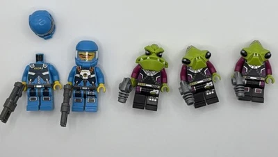 Lego Alien Conquest Minifigure Lot, Please Read as All Are Damaged - Image 1 of 4