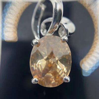 Bonito collar de plata de ley de 18" con colgante de circonita cúbica chapado en rodio brillante Foto 1 de 4