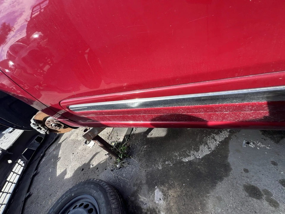 2014 - 2017 FIAT 500L Oem Front  Driver Side Door Molding Trim - Image 1 of 2