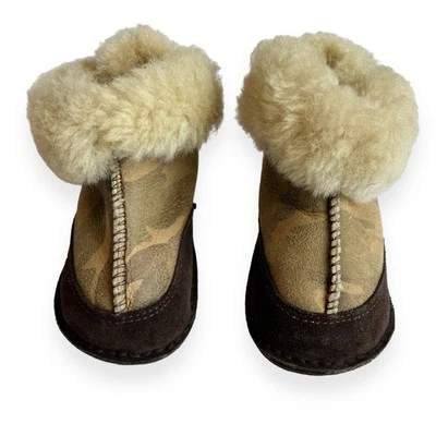 Botas de piel de oveja camufladas Ugg Australia  Foto 1 de 4