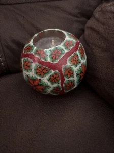 Vintage Illuminating Candle Company Round Poinsetta Candle Made in USA, 1993 - Picture 1 of 3
