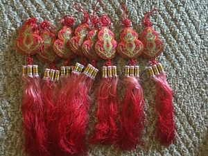 8 adornos de borlas coloridas rojas y doradas - Imagen 1 de 2