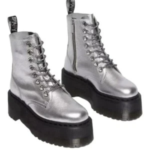 Dr. Martens Jadon MAX Platform Boots Silver Metallic Leather Size 6 - Picture 1 of 15