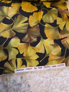 Stoff 100% Baumwolle 19 x 44 Herbst Teppich von P&B Textiles Ginkgoblätter - Bild 1 von 2