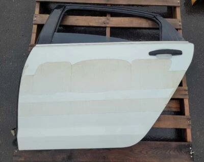 Chevrolet Caprice 2014-2017 sedán 6,0 L conductor puerta trasera izquierda carcasa blanca Foto 1 de 4