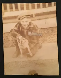Vintage B&W Photo of Boy Holding a Angry Dog #3974 - Imagen 1 de 1