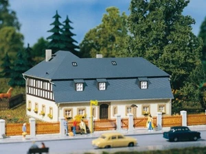 11385 Auhagen Ich Hotel Oldtimer IN Kit Von Montage Skala 1:87 - Bild 1 von 3