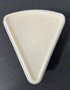 Tupperware Pie Slice Wedge Keeper with Lid/Seal Sheer #268-18/20 USA Vintage - Picture 1 of 10