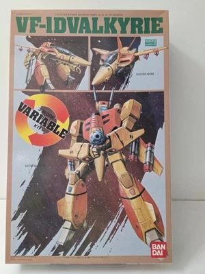 BANDAI Macross 1/72 Plastic Model Kit VF-1D Trainer Type Variable Valkyrie - Image 1 of 4