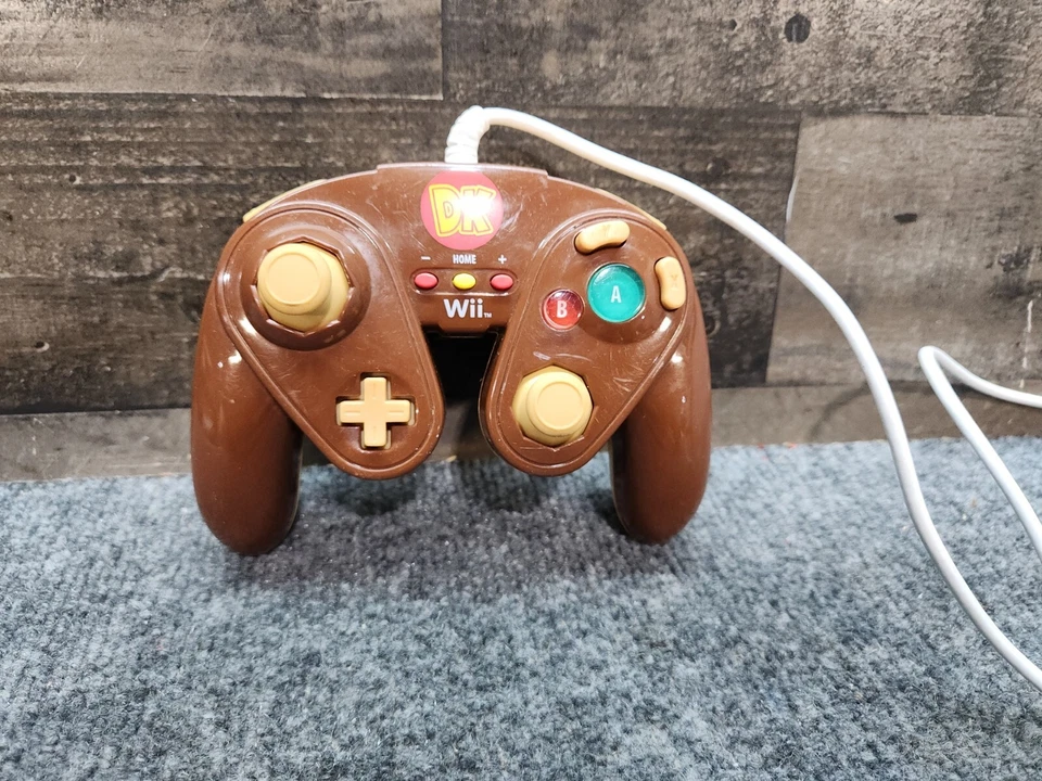 Nintendo Wii Wii U PDP Officially Licensed Wired Fight Pad 085-006 Donkey Kong - Image 1 of 4