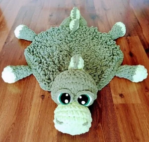Handmade  Gehäkelt super kuschelig Drache Dino Decke Teppich Riesig Neu  - Bild 1 von 6