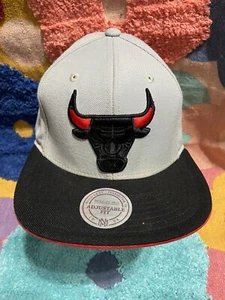 Cappello snapback Mitchell & Ness Chicago Bulls regolabile taglia adulto cappello berretto - Foto 1 di 5