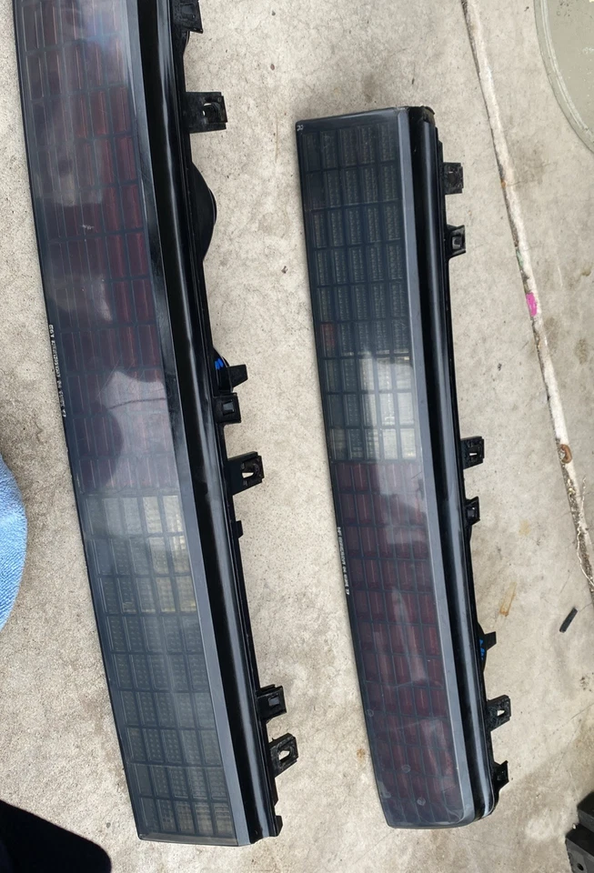 Par de luces traseras izquierda y derecha Pontiac Fiero GT 1984-1988 OEM  Foto 1 de 4