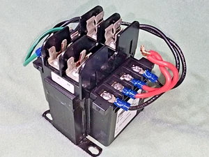 Cutler Hammer Transformer Part#: C0100E2AFB, 100VA, 50/60Hz Excellent condition - Picture 1 of 12