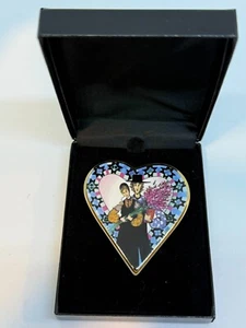 P. Buckley Moss Society Membership Pin Broach 2000 "Stars of Love" Porcelain - Picture 1 of 4