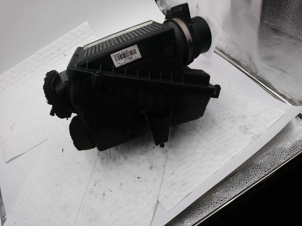 Conjunto de filtro de aire usado se adapta a: Chevrolet Suburban 1500 2004 sin alta capacidad G Foto 1 de 4